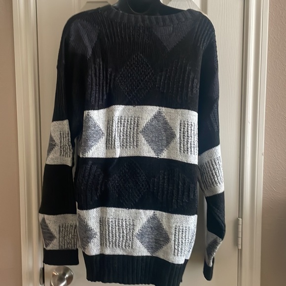 Men’s Pullover Sweater. - Picture 2 of 6